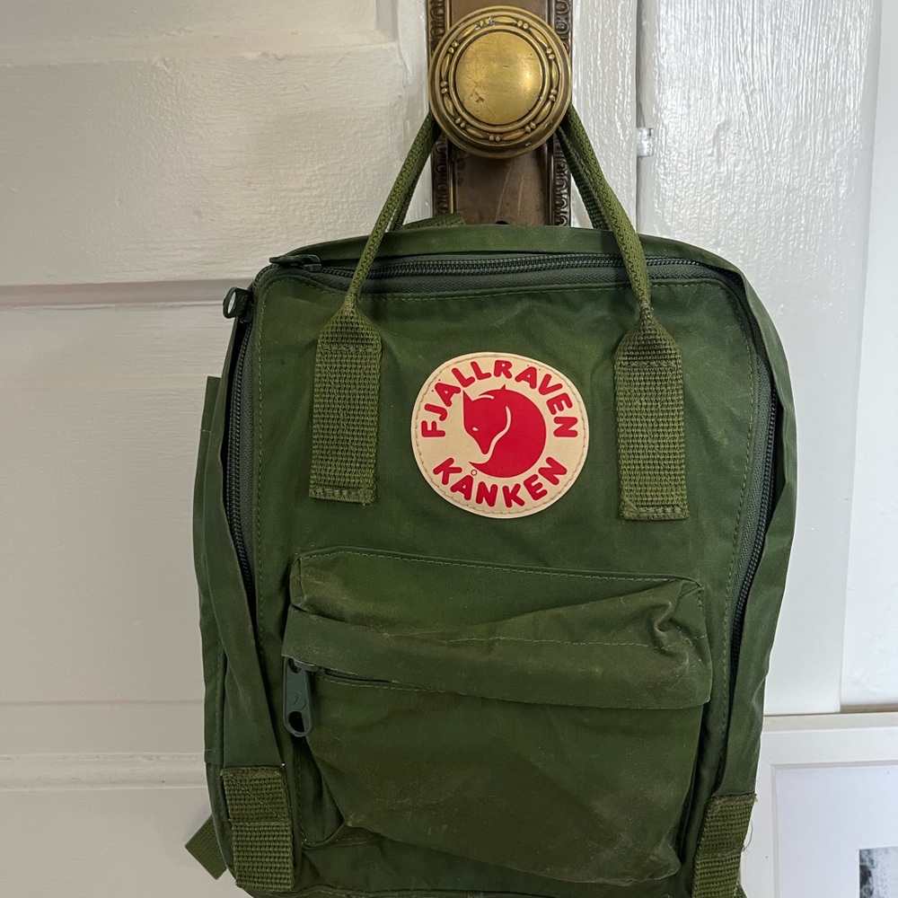 Fjallraven Kånken Green Backpack 8 x 10